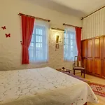 Lale Hotel 3*