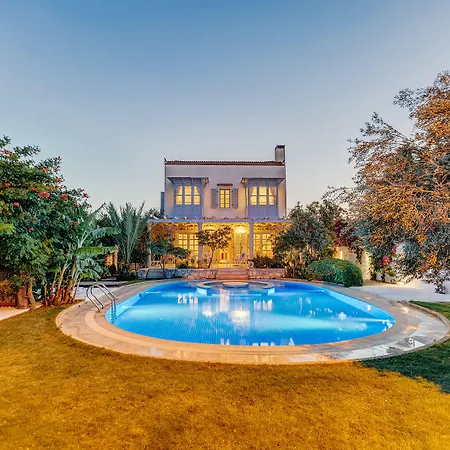 Lale فندق ألاتشاتي