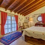 Lale Hotel 3*