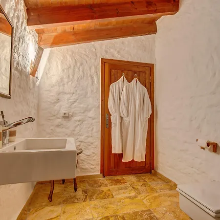 Lale מלון אלאקאטי